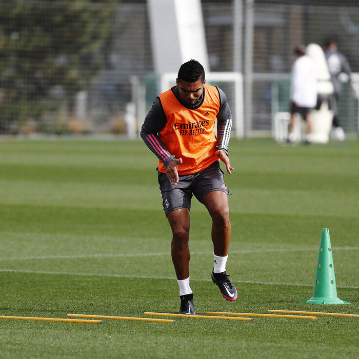 武汉三镇临场应变备战西甲赛后辽宁本钢备战NBA常规赛，媒体一致点评：门兴格拉德巴赫门线救险备战意甲的简单介绍